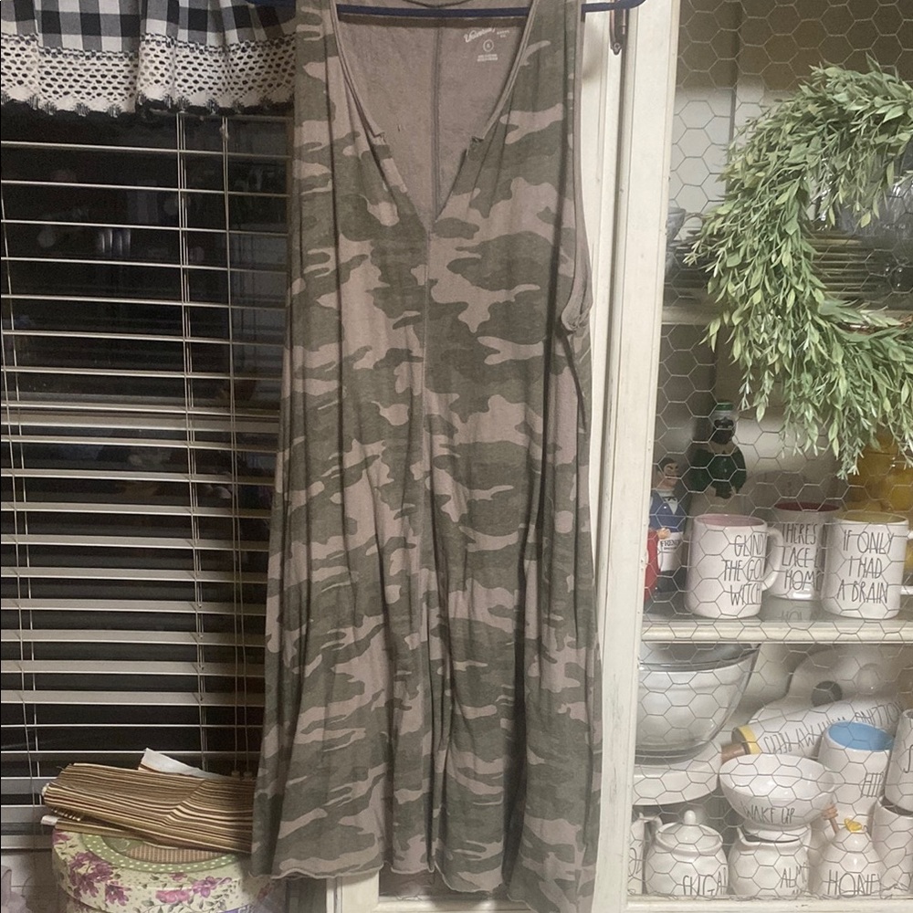 Universal Thread Olive and Beige Sleeveless Dress